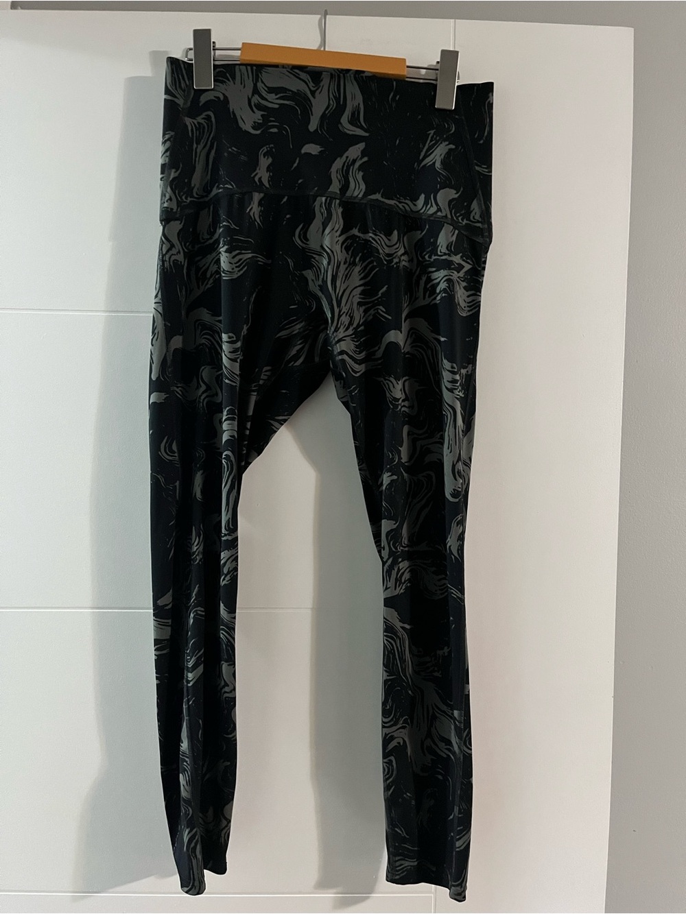 Gymshark Black and Gray Marble Women’s Leggings
